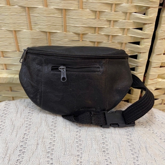 Lufthansa First Class, Black Leather Fanny Pack - Picture 1 of 10